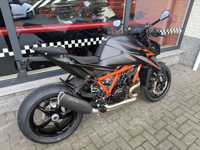 ktm - 1390-super-duke-r-evo
