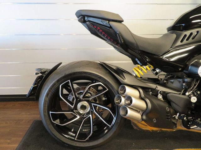 ducati - diavel-v4