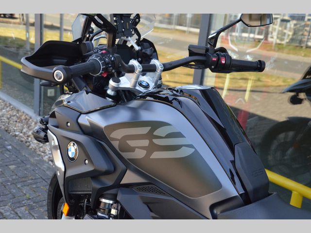 bmw - r-1250-gs-triple-black