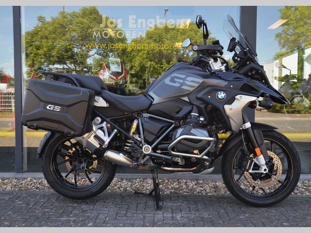 bmw - r-1250-gs-triple-black