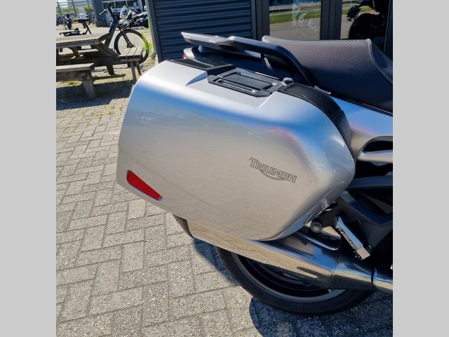 triumph - sprint-gt-abs