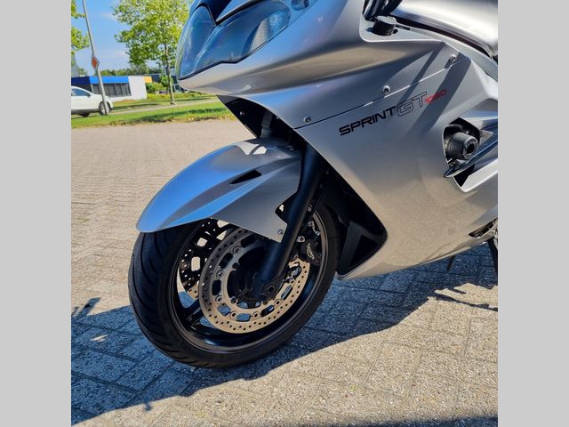 triumph - sprint-gt-abs