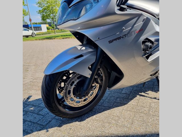 triumph - sprint-gt-abs