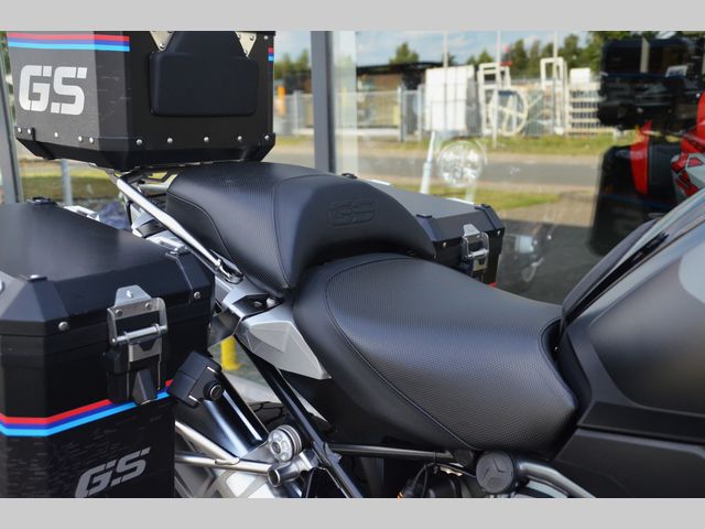 bmw - r-1250-gs-triple-black