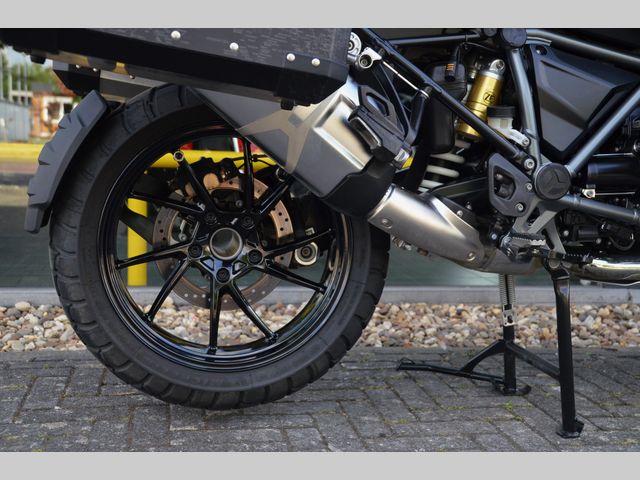 bmw - r-1250-gs-triple-black