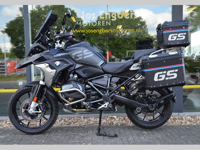 bmw - r-1250-gs-triple-black