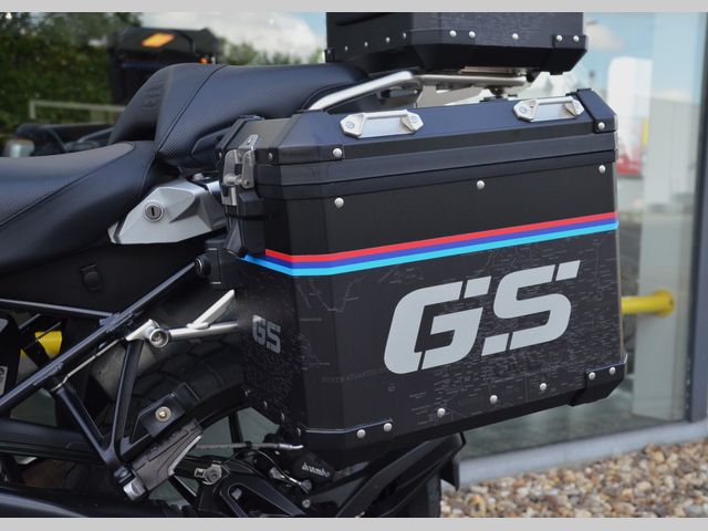 bmw - r-1250-gs-triple-black