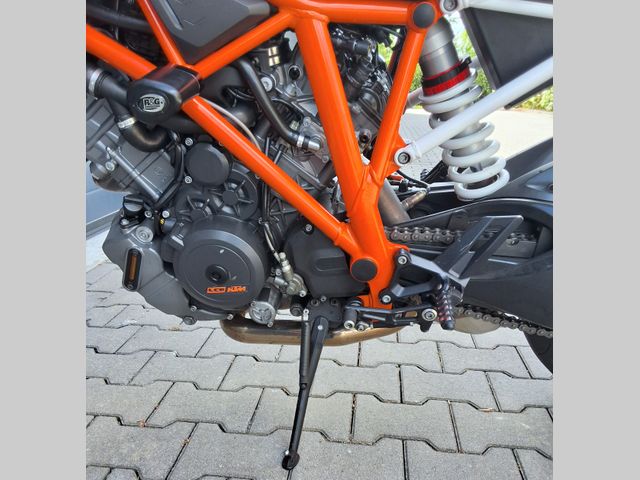 ktm - 1290-super-duke-r