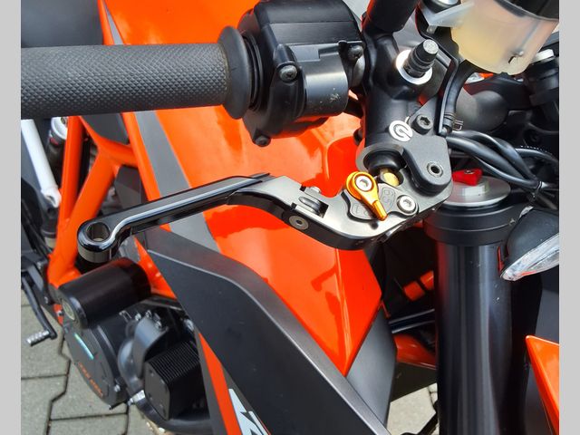 ktm - 1290-super-duke-r
