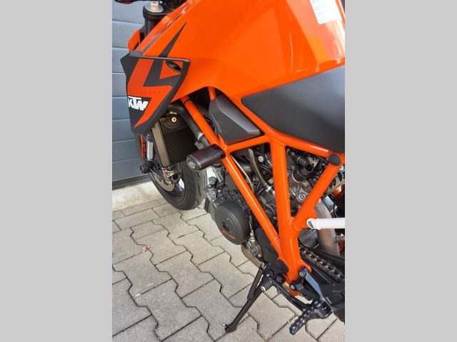 ktm - 1290-super-duke-r