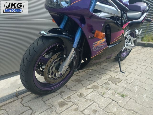 suzuki - gsx-r-750-w