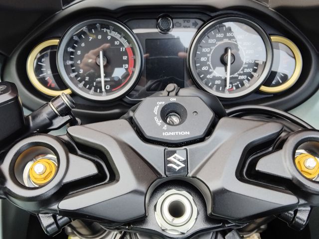 suzuki - gsx-r-1300-hayabusa