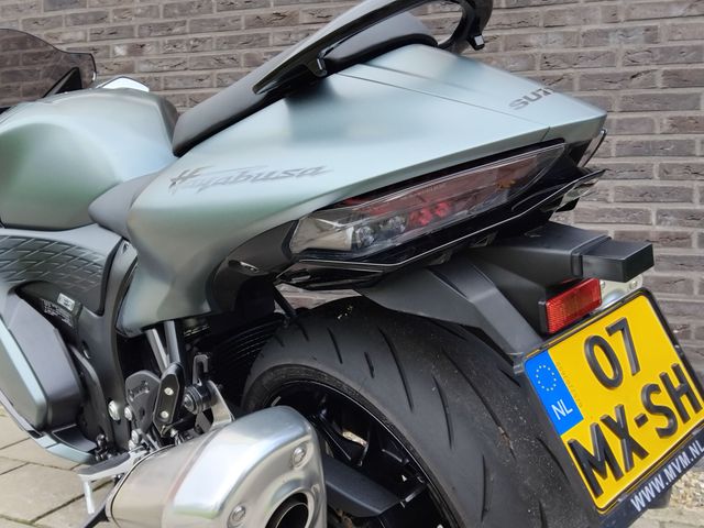 suzuki - gsx-r-1300-hayabusa