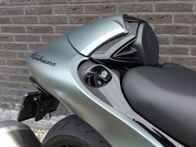 suzuki - gsx-r-1300-hayabusa