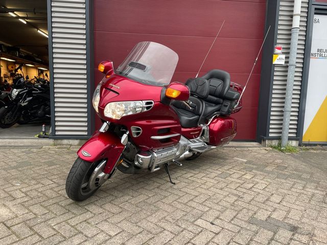 honda - gl-1800-goldwing-c-abs