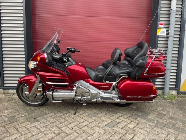 honda - gl-1800-goldwing-c-abs