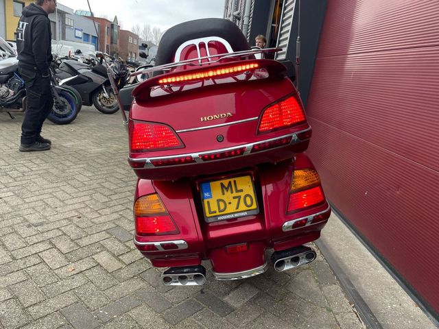 honda - gl-1800-goldwing-c-abs