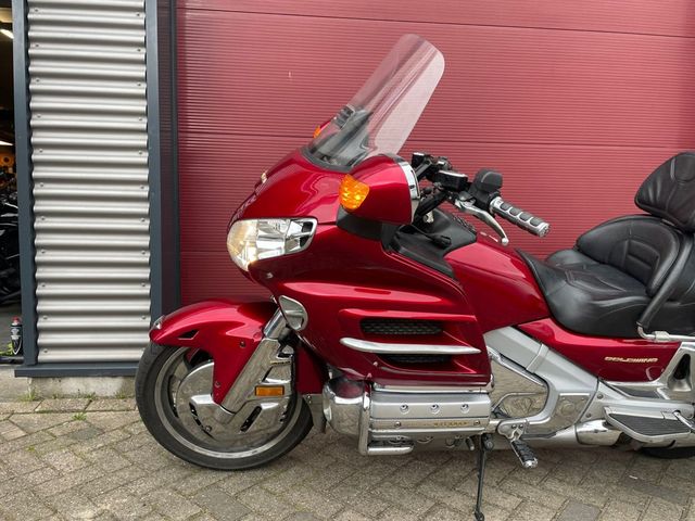 honda - gl-1800-goldwing-c-abs