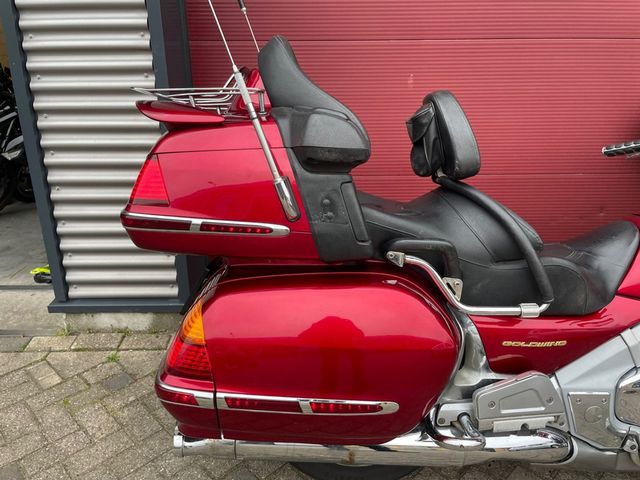 honda - gl-1800-goldwing-c-abs