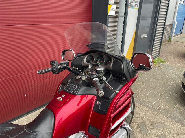 honda - gl-1800-goldwing-c-abs