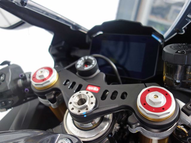 aprilia - rsv-4-r