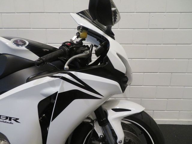 honda - cbr-1000-rr-fireblade