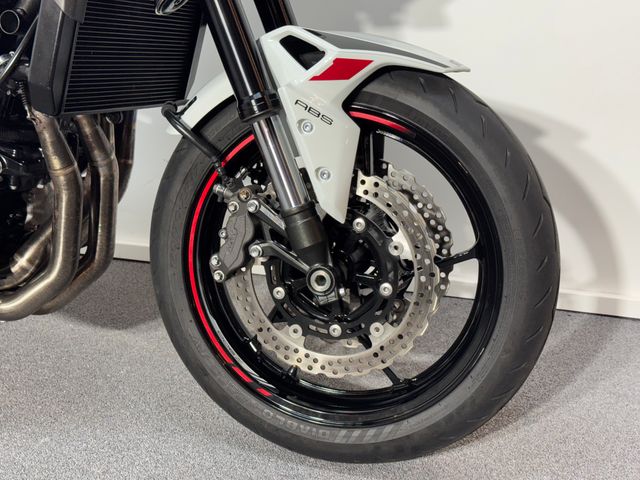 kawasaki - z900