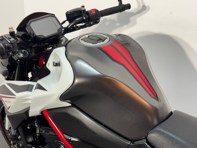 kawasaki - z900