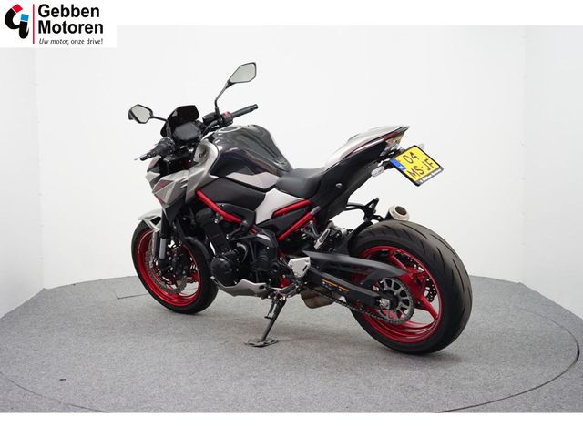 kawasaki - z900