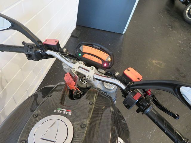 ducati - monster-696