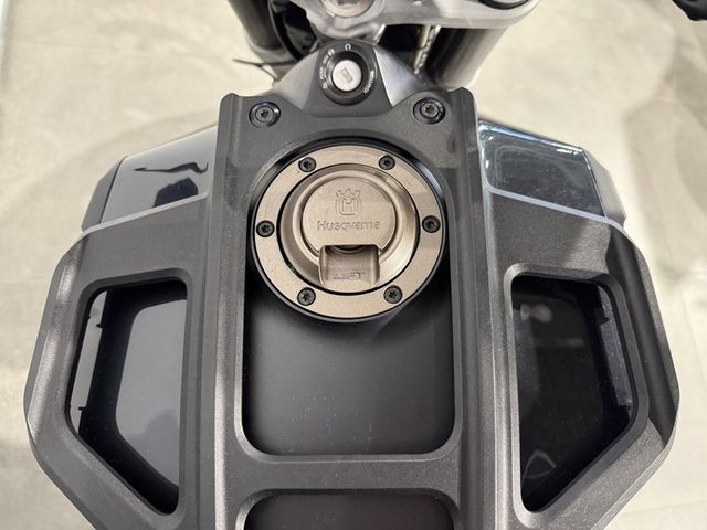 husqvarna - svartpilen-401