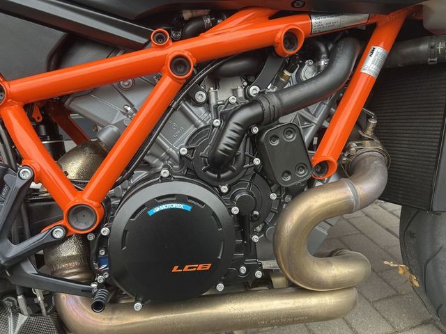 ktm - 1390-super-duke-r