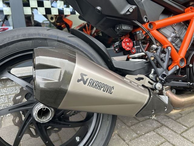 ktm - 1390-super-duke-r