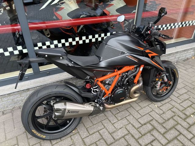ktm - 1390-super-duke-r