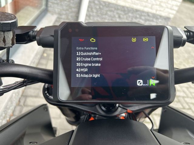 ktm - 1390-super-duke-r