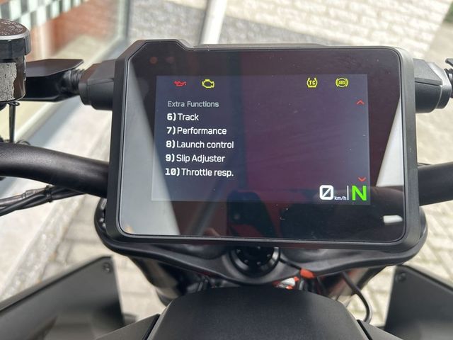 ktm - 1390-super-duke-r