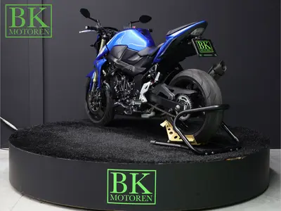 SUZUKI GSR 750 A – foto 4