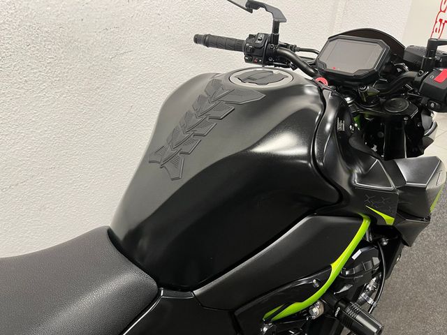 kawasaki - z900