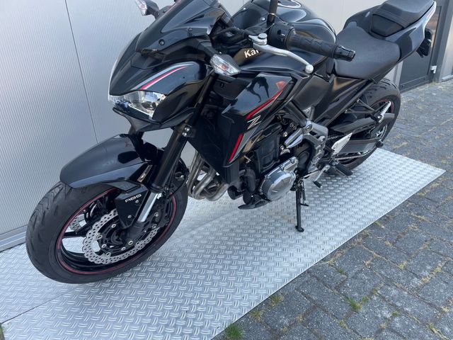 kawasaki - z900