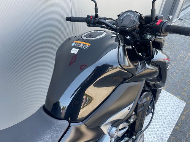 kawasaki - z900