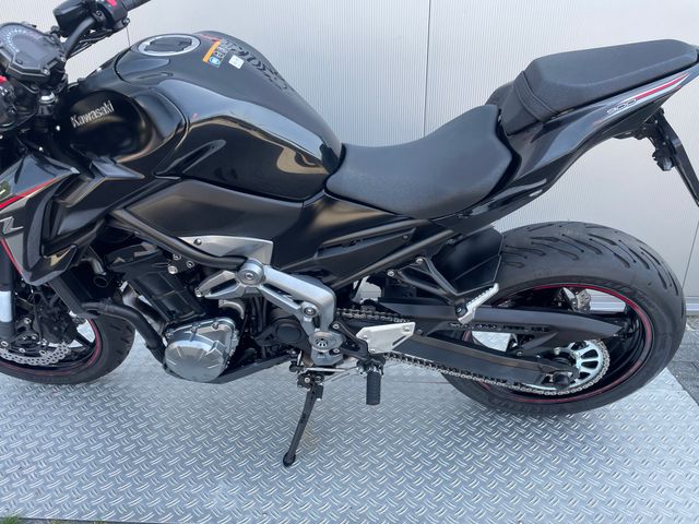 kawasaki - z900