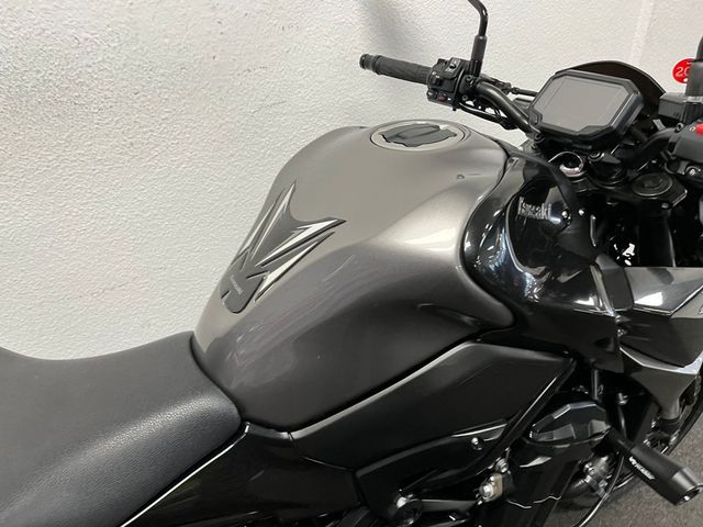 kawasaki - z900