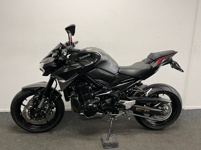 kawasaki - z900