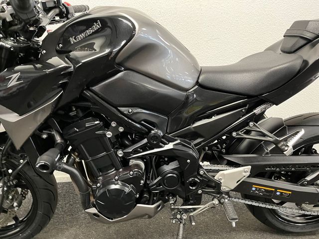 kawasaki - z900