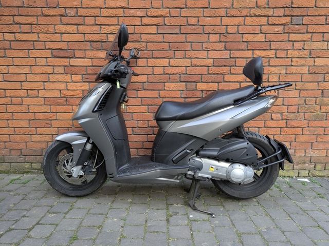 aprilia - sportcity-cube-300