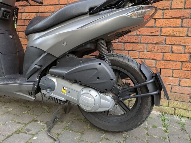 aprilia - sportcity-cube-300