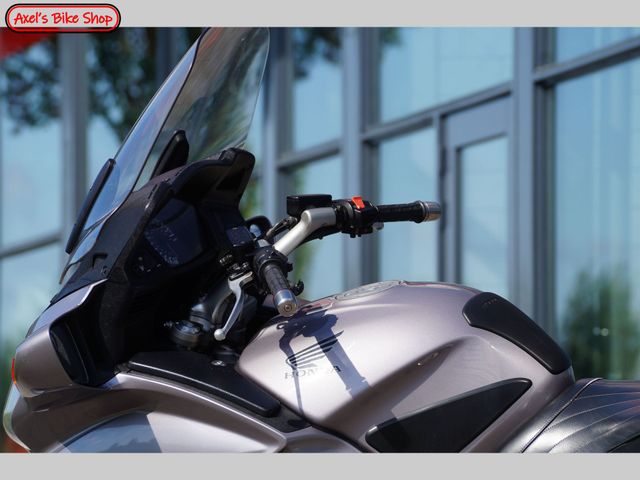 honda - st-1300-pan-european