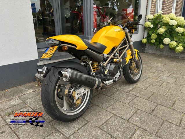 ducati - m-900-monster