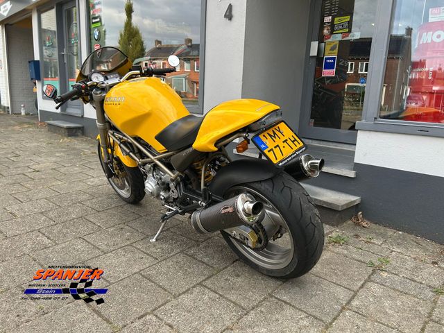 ducati - m-900-monster