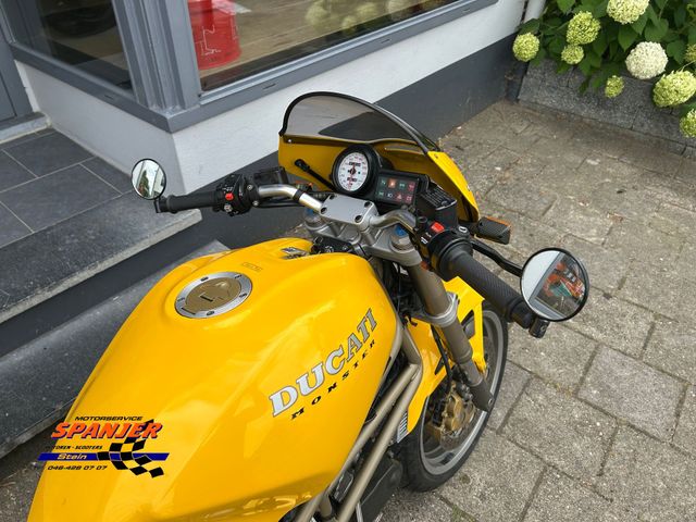 ducati - m-900-monster